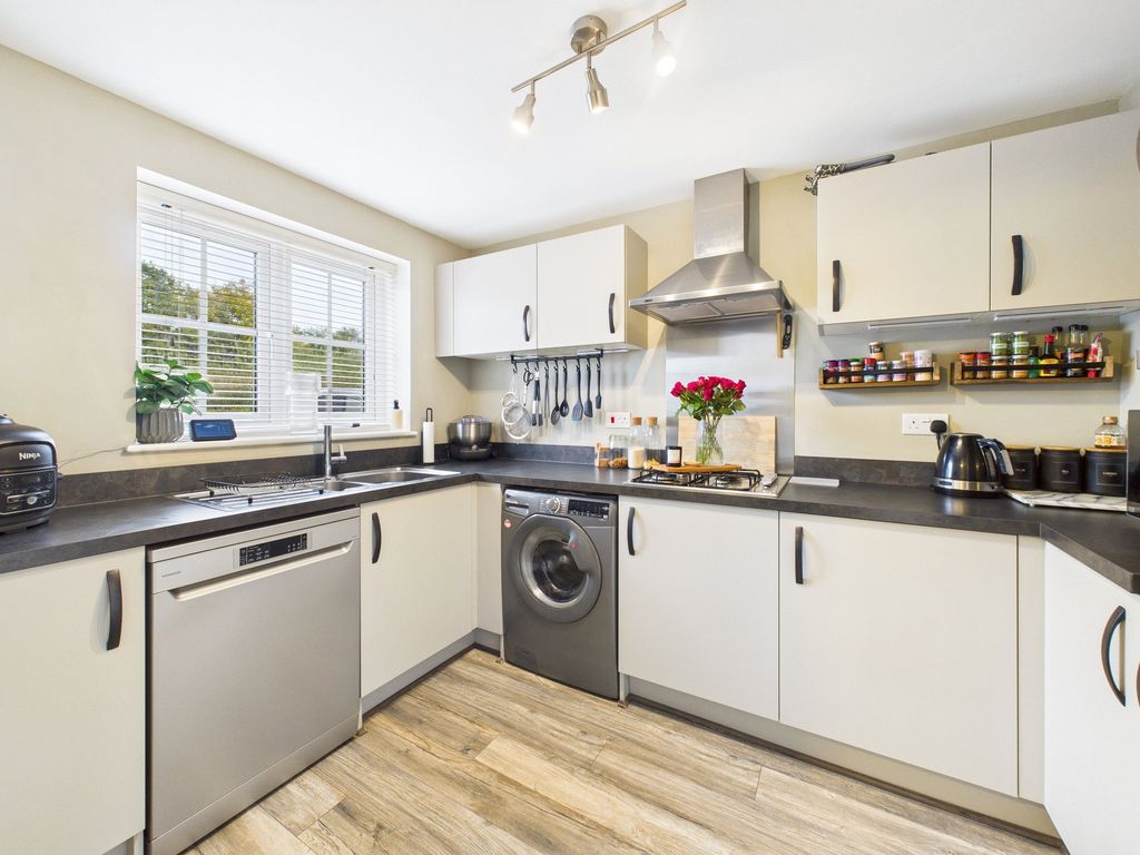 Property photo 3 of 17 Kitchen