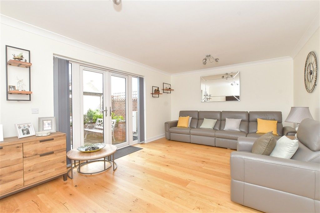 Property photo 2 of 15 Lounge