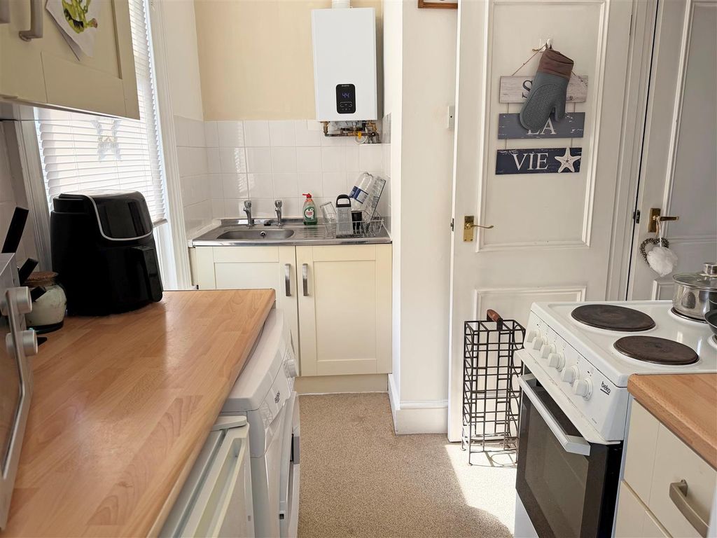 Property photo 3 of 8 61Srkit1A.Jpg