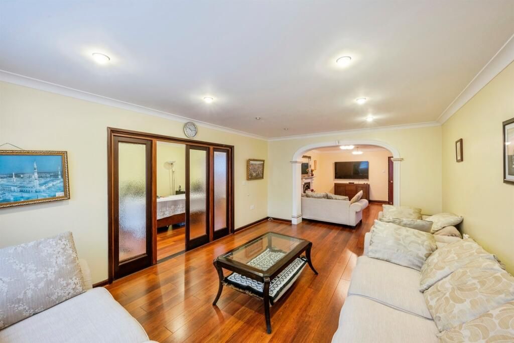 Property photo 3 of 27