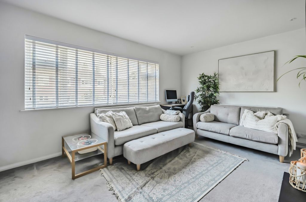 Property photo 3 of 19 1347392-14-68B5c6...