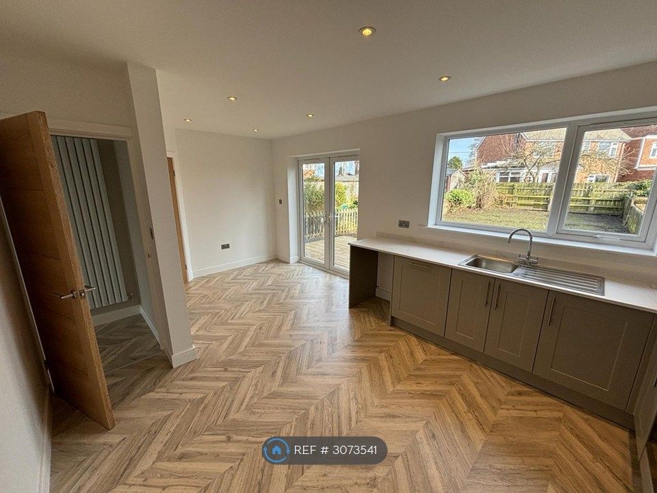 Property photo 3 of 8 Kitchen/Dining