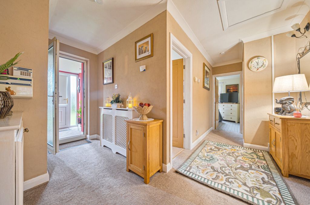 Property photo 3 of 19 1386492-14-692d8B2E109E0-Arw-1