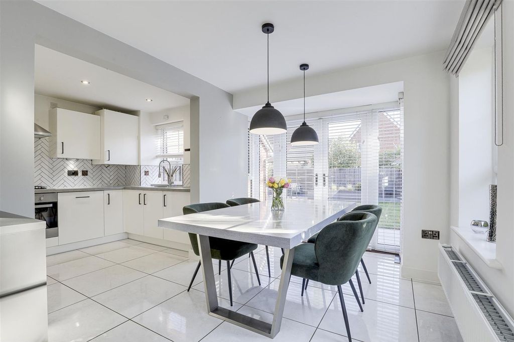 Property photo 3 of 27