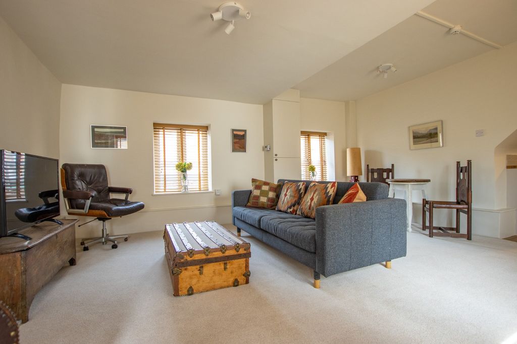 Property photo 1 of 12 4174980