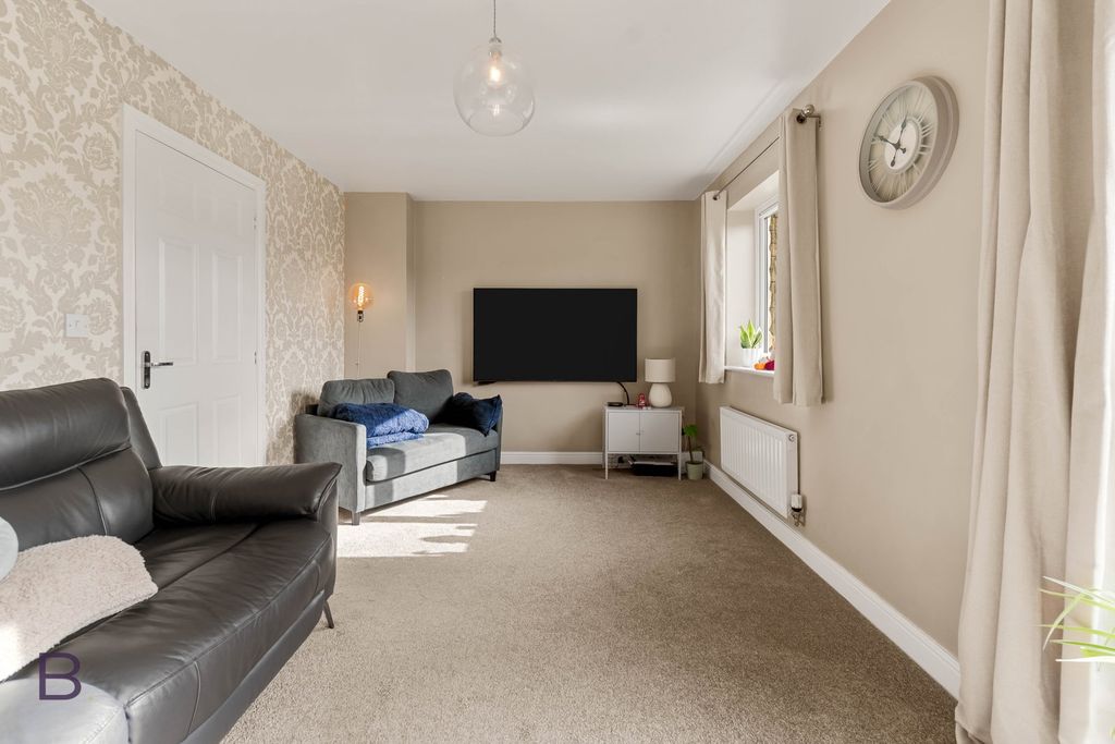Property photo 2 of 33
