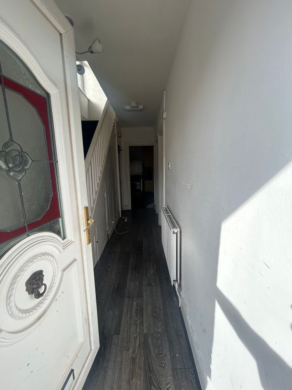 Property photo 2 of 10 Entrance 