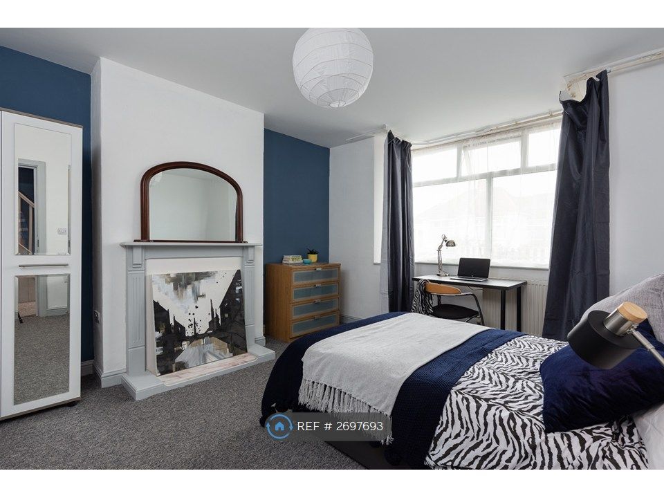 Property photo 1 of 12 Room 1 Large Double