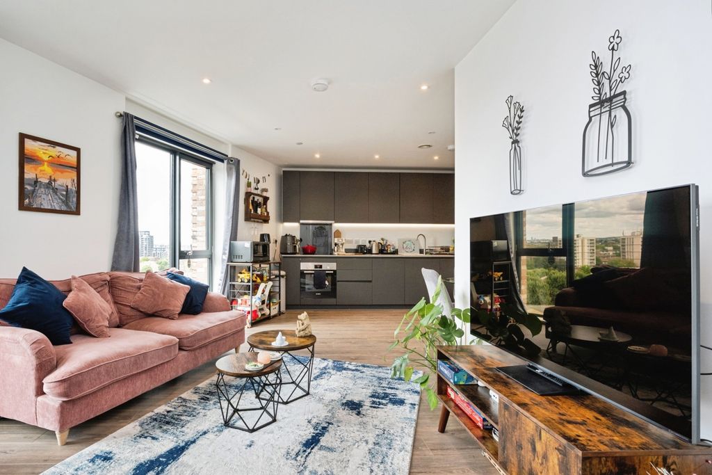Property photo 2 of 18 Pbox-Img.Jpg