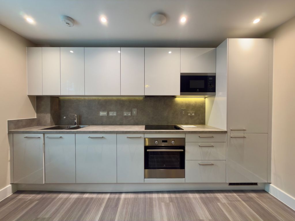 Property photo 3 of 9 Kitchen