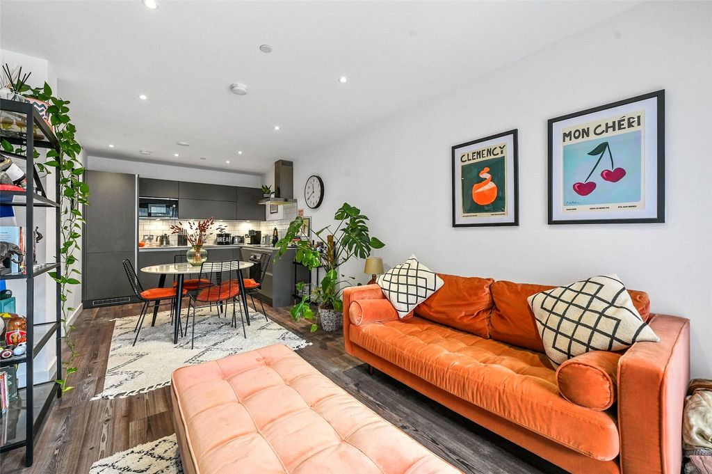 Property photo 3 of 20 Living Room