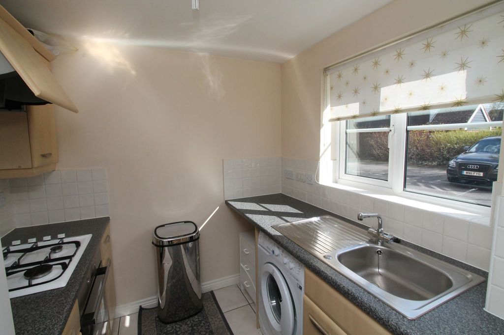 Property photo 2 of 7 Kitchen