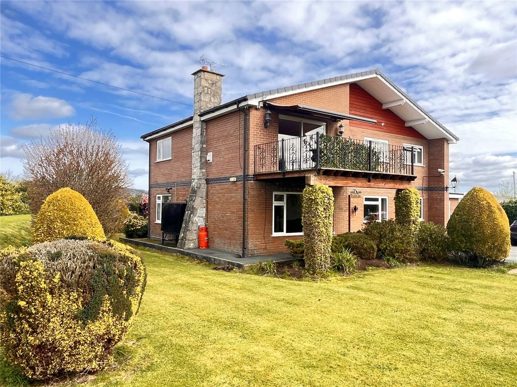 Property photo 2 of 33 Picture No. 21