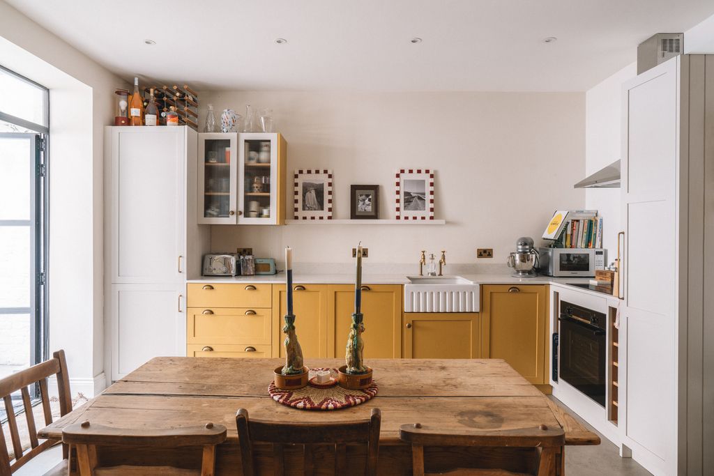 Property photo 1 of 19 304393 - 77Ladbrokeroad_Highres.Jpg