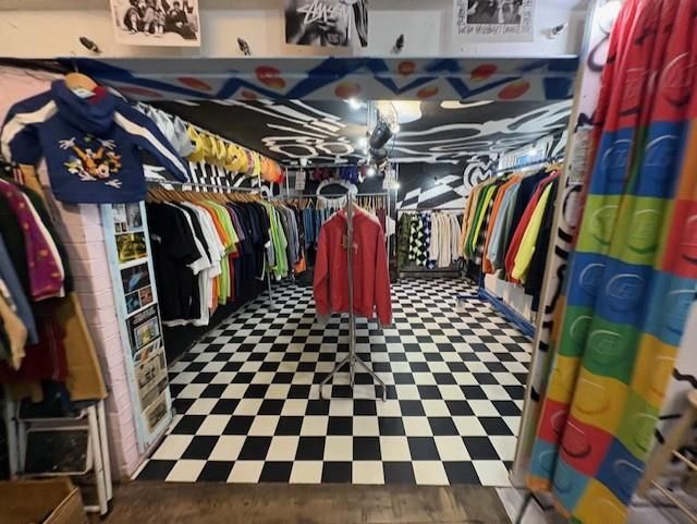 Property photo 2 of 8 Thrift7.Jpg