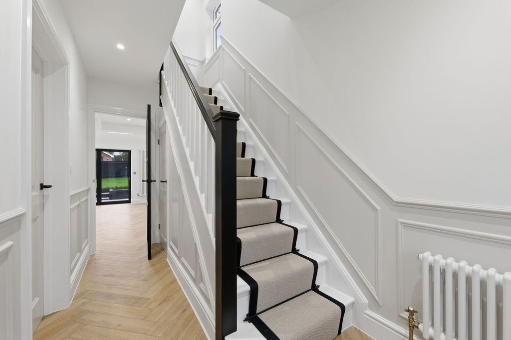 Property photo 3 of 31