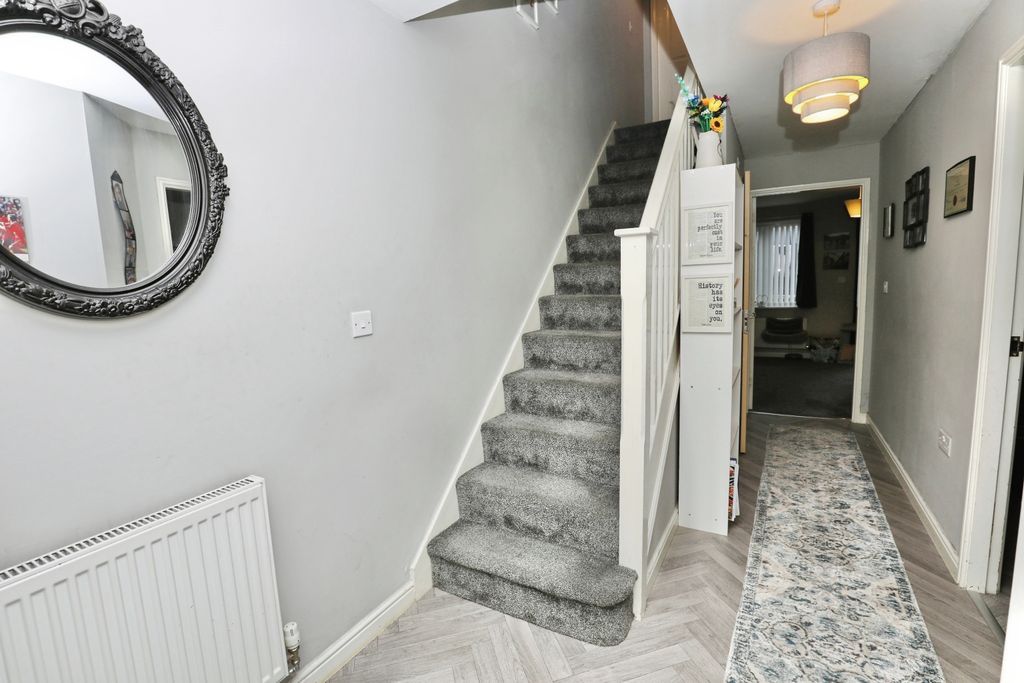 Property photo 2 of 19 8