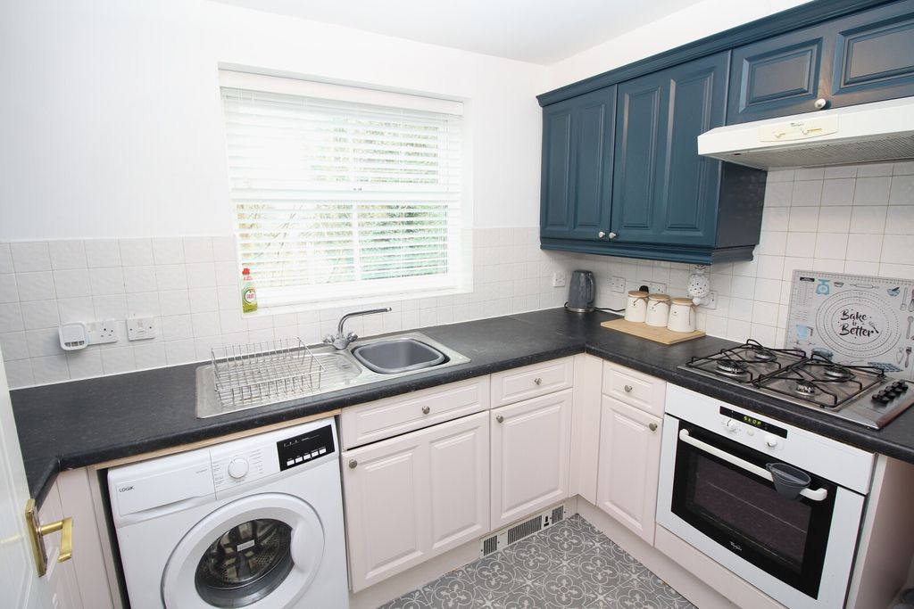 Property photo 2 of 9 Kitchen