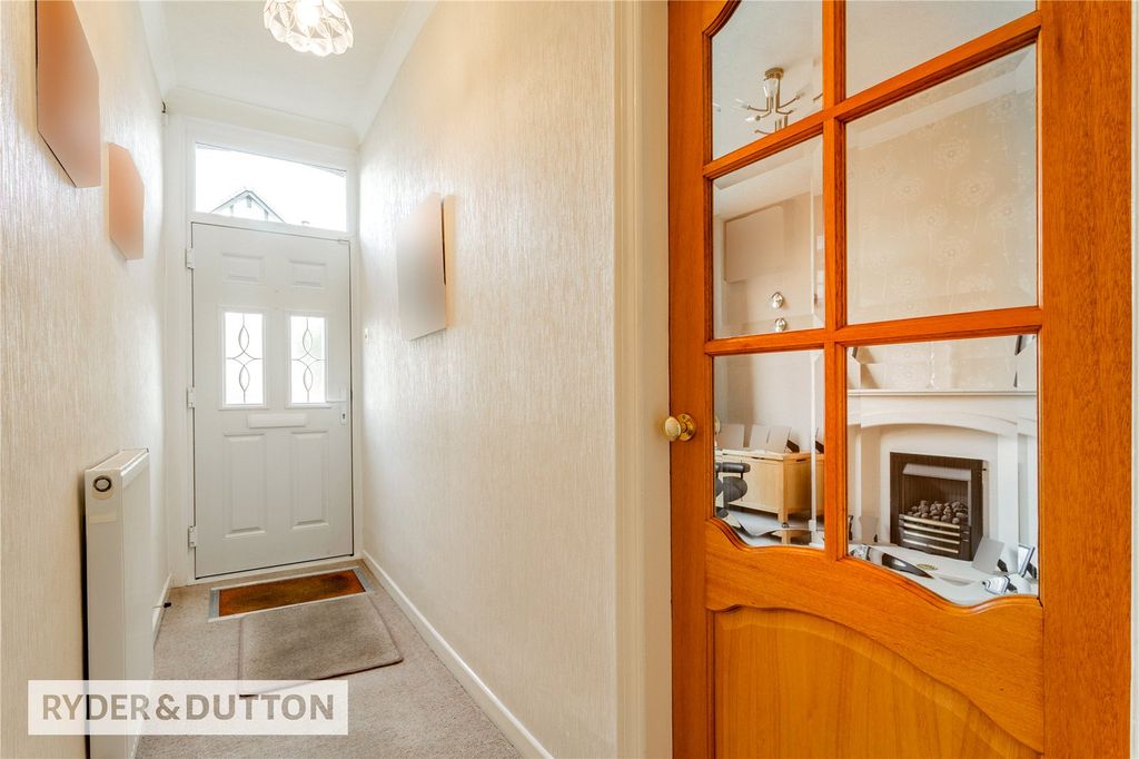 Property photo 3 of 21 Entrance Hall