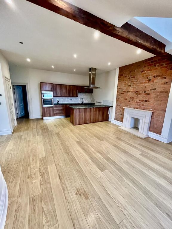 Property photo 3 of 10 Kitchen