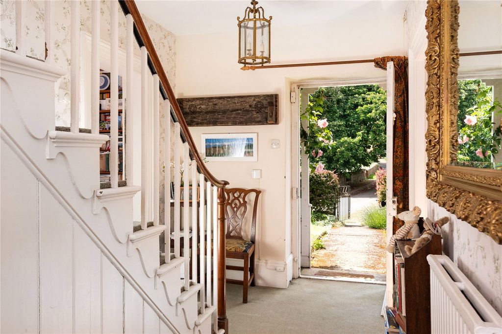 Property photo 3 of 30 Entrance Hall