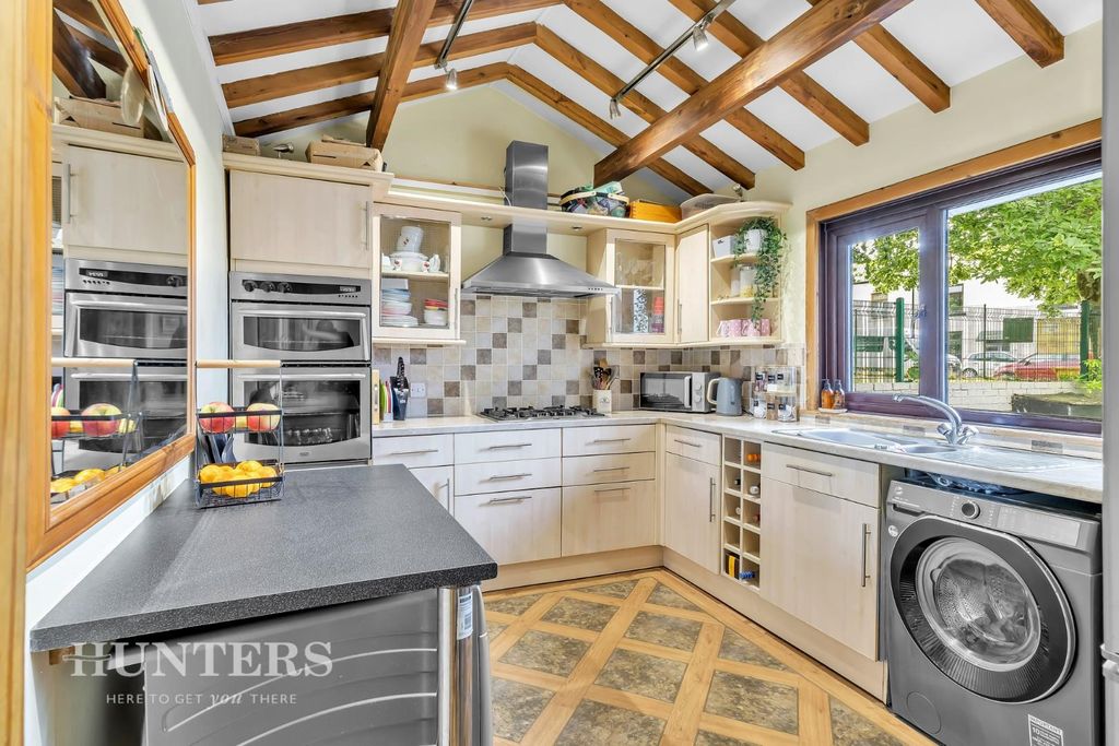 Property photo 3 of 20 Kitchen
