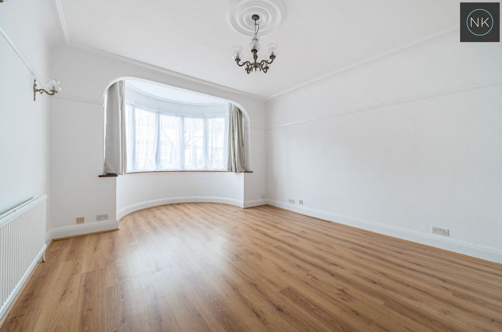 Property photo 3 of 31 4459642