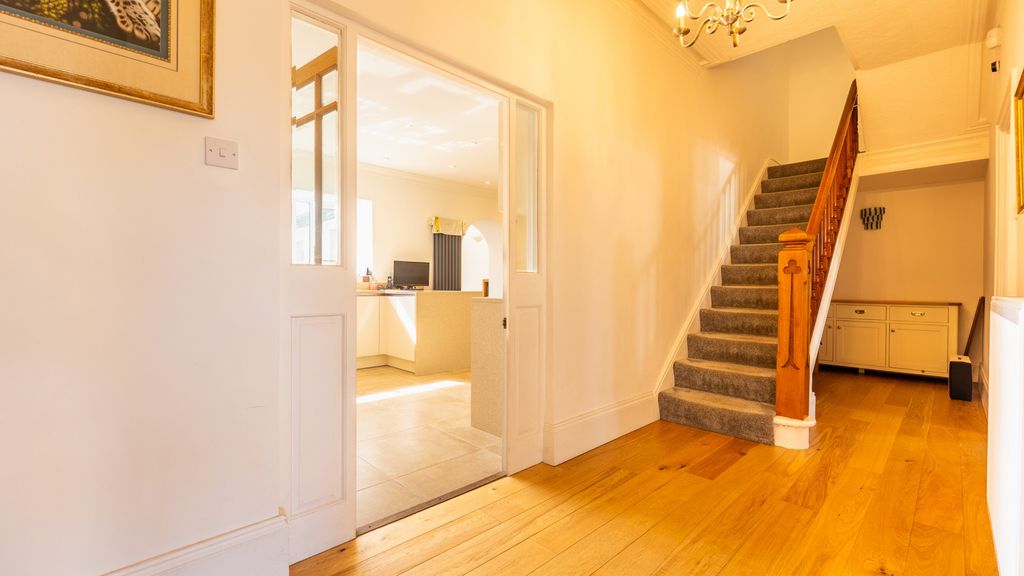 Property photo 2 of 30