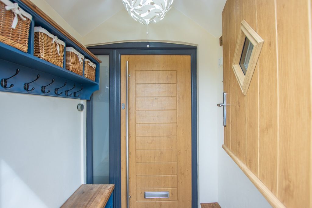 Property photo 3 of 40 4383815