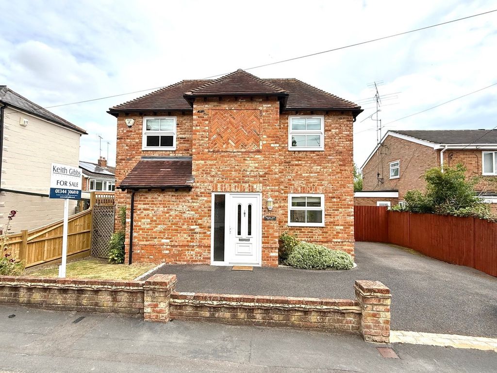 Property photo 1 of 12