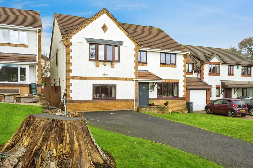 Property photo 1 of 33