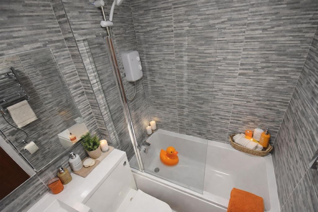 Property photo 3 of 8 Bathroom.Png