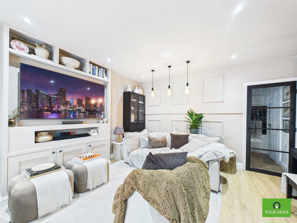 Property photo 3 of 16 Living Room