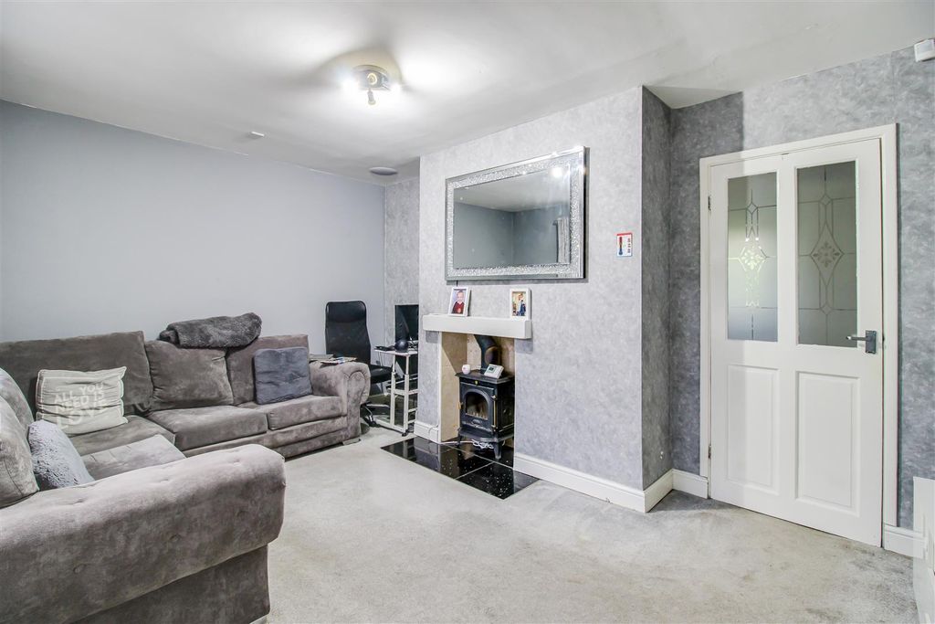 Property photo 2 of 9 Living Room