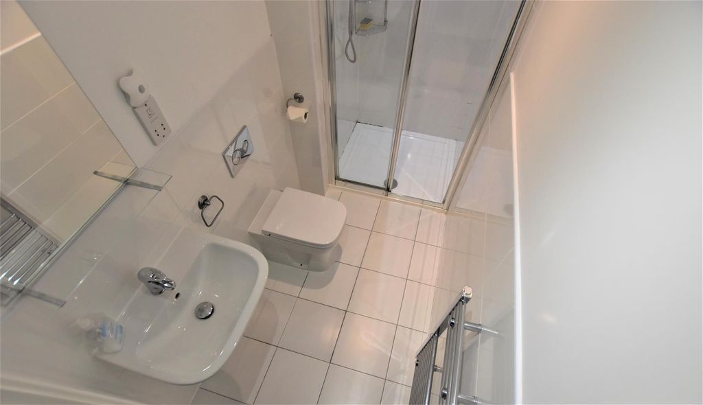 Property photo 3 of 9 Bathroom