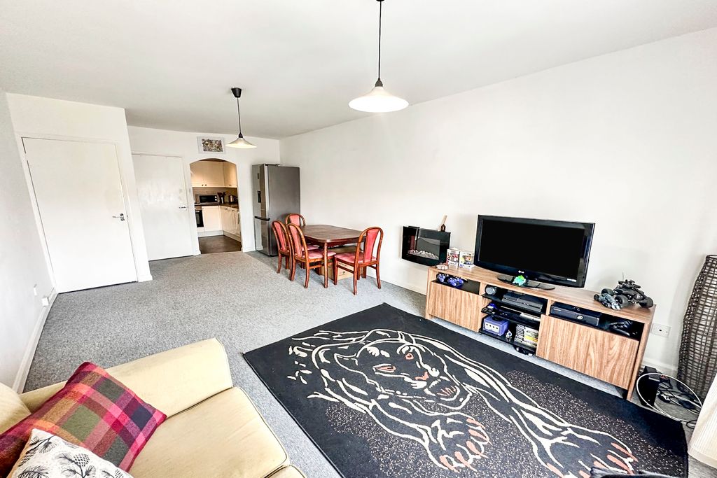 Property photo 3 of 12