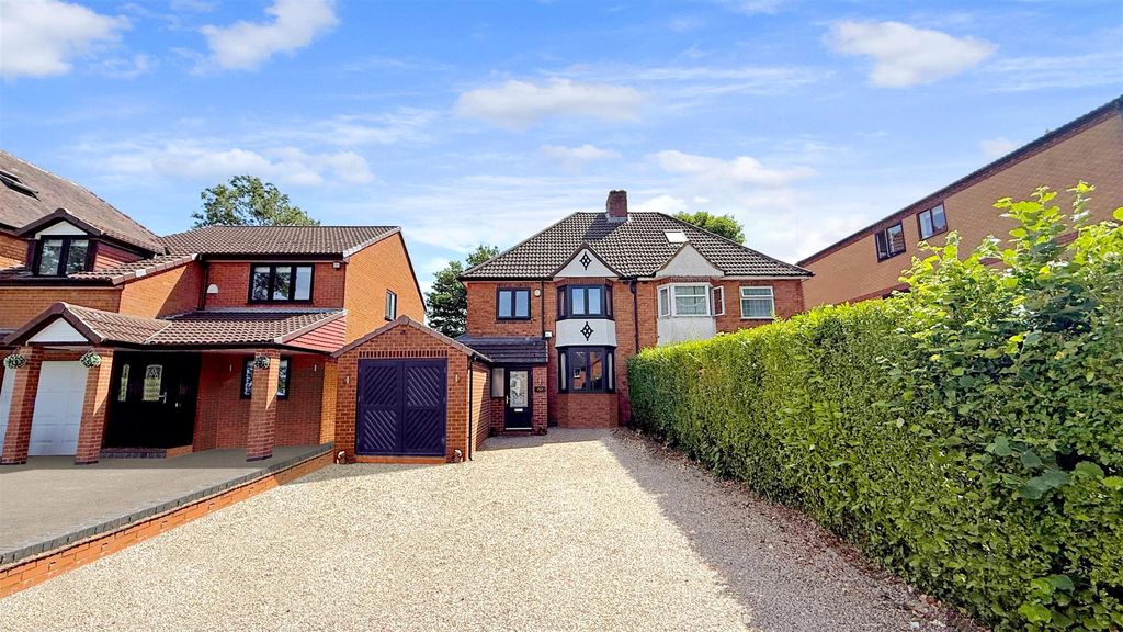 Property photo 1 of 18 157 Northfield Road.Jpg