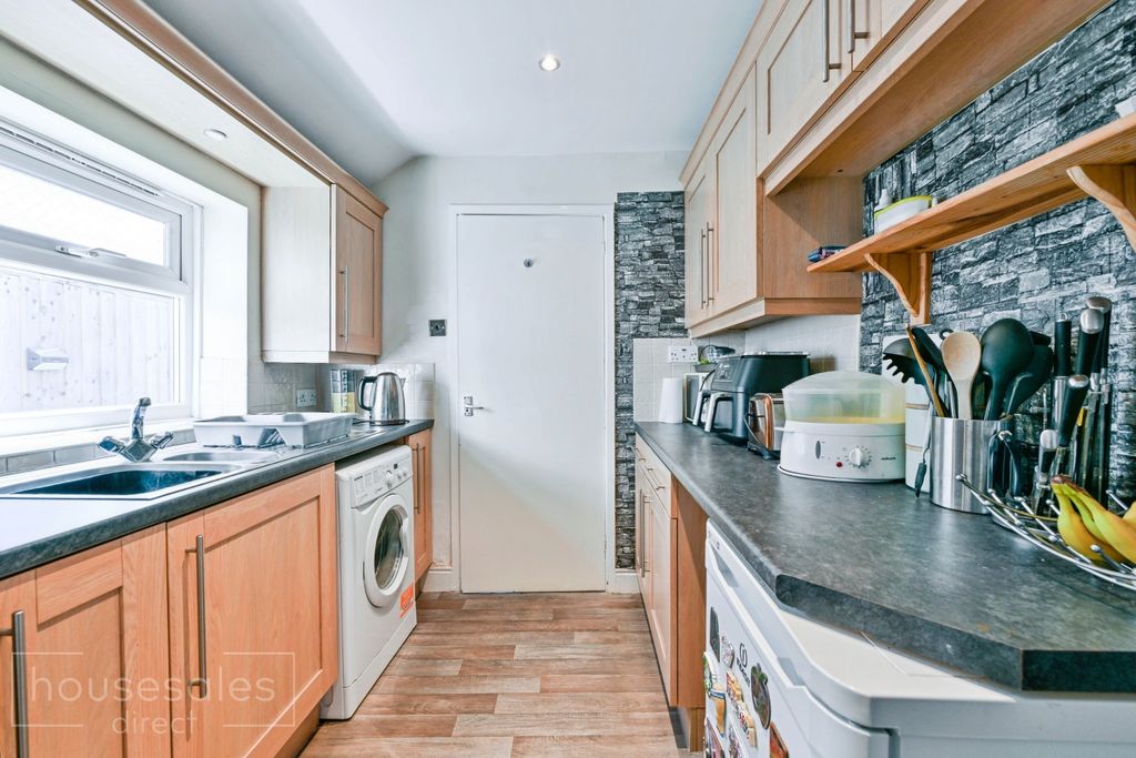 Property photo 2 of 13