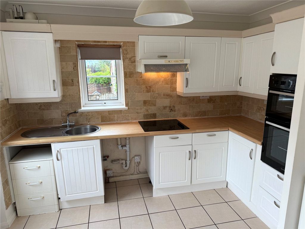 Property photo 2 of 11 Kitchen