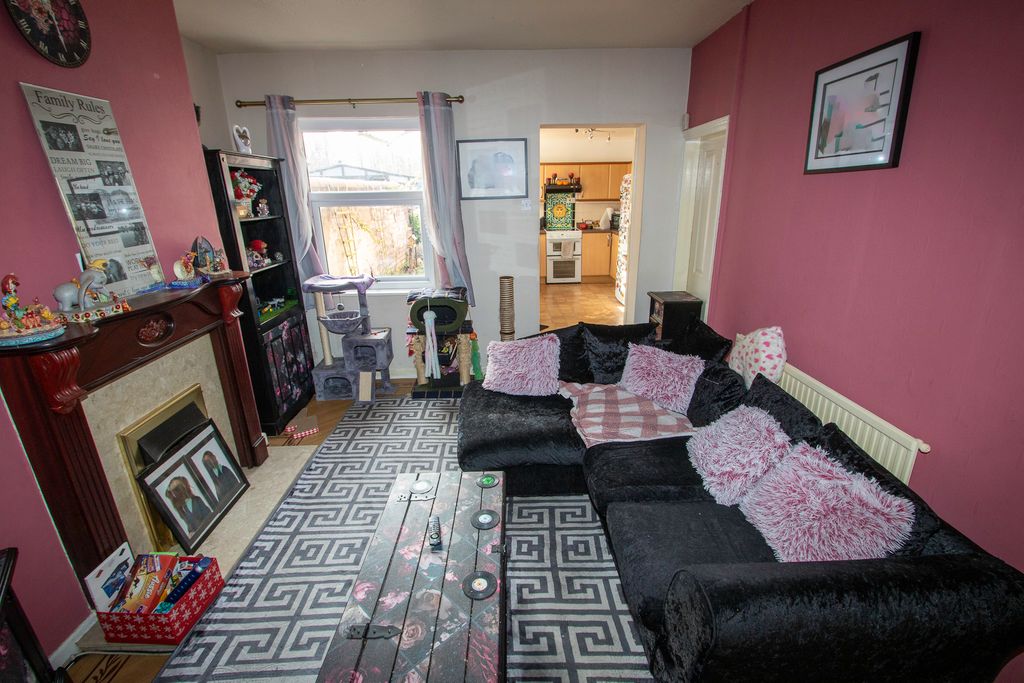 Property photo 3 of 25