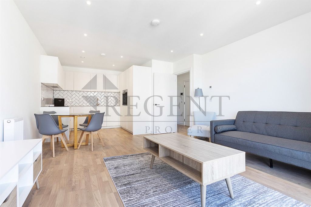 Property photo 3 of 14 Open Plan