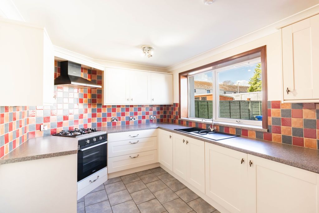 Property photo 3 of 29 Kitchen