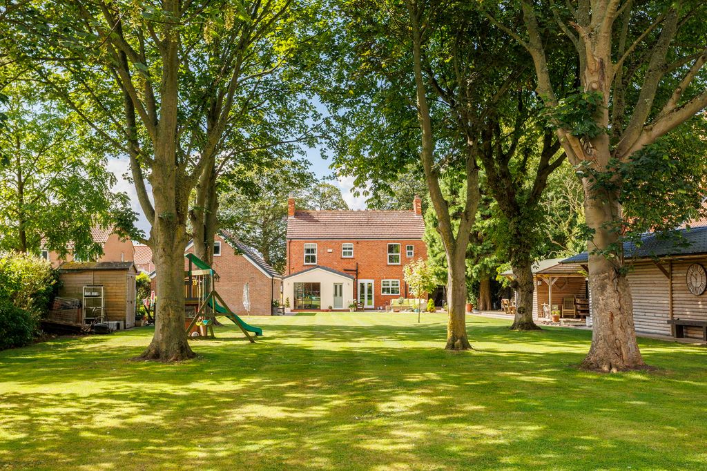 Property photo 2 of 34