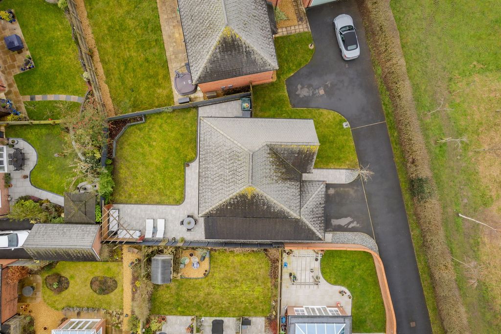 Property photo 2 of 33