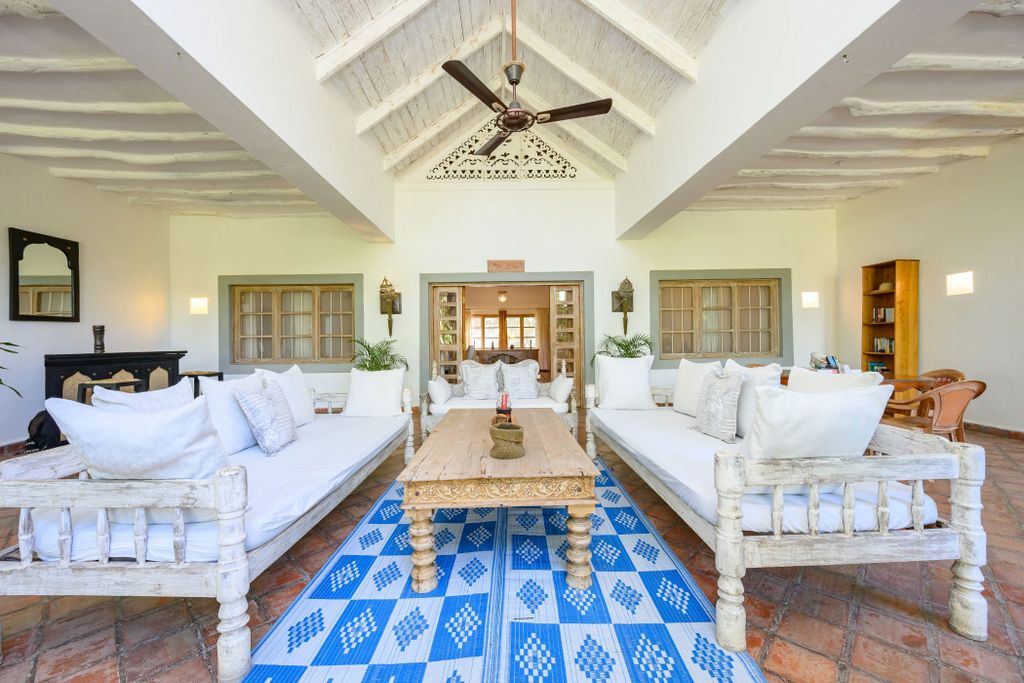 Property photo 3 of 35