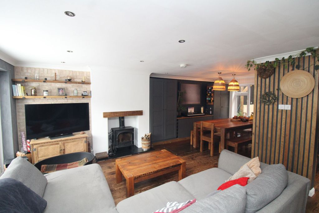 Property photo 3 of 22