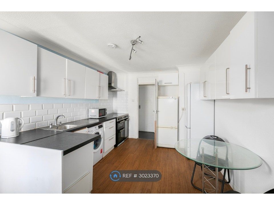 Property photo 3 of 24 Kitchen Diner