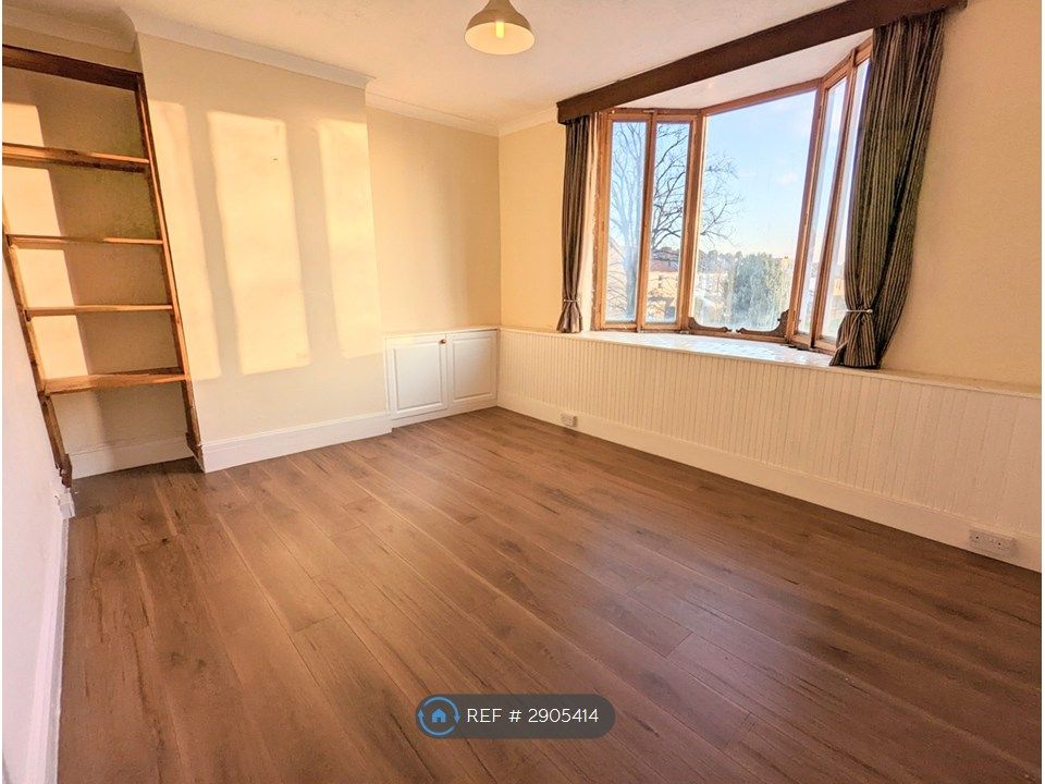 Property photo 1 of 18 Main Bedroom