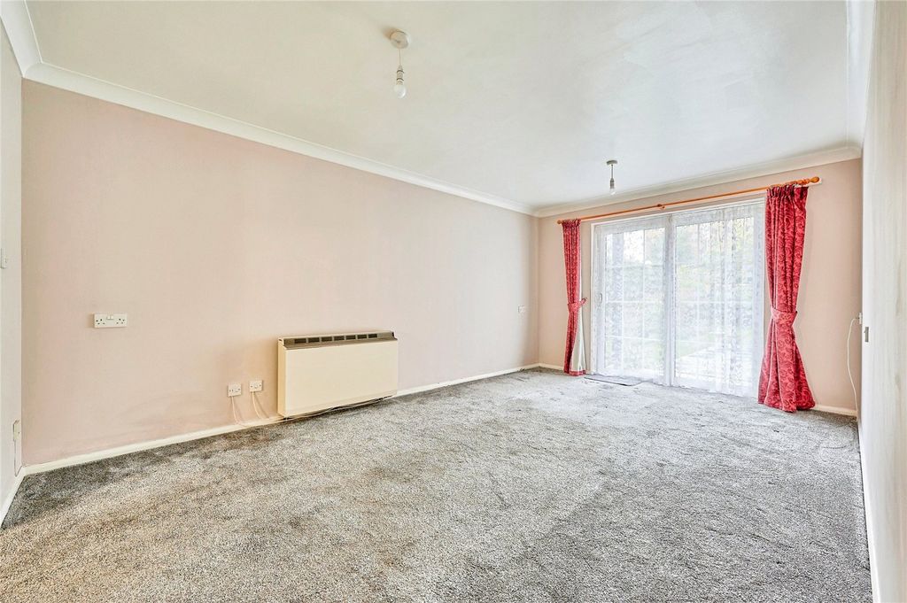 Property photo 1 of 10 Lounge