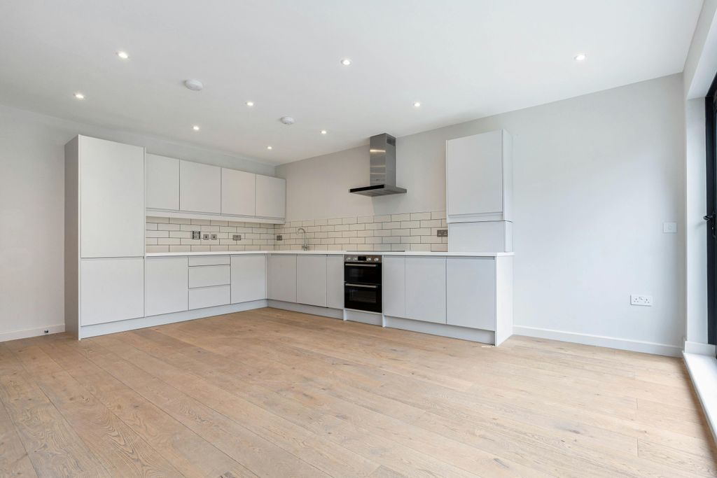 Property photo 3 of 17 Kitchen